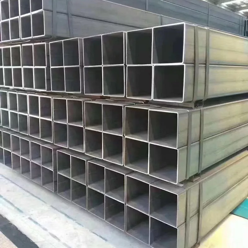 Tubo rectangular negro con hendidura recta