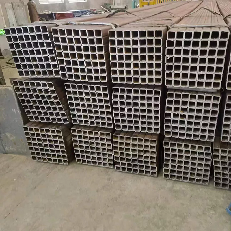 Tubo rectangular negro grueso